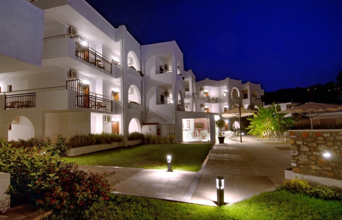 Hotel Koralli at night